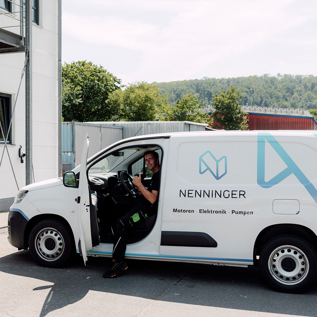 Mitarbeiter im Van der Firma Nenninger