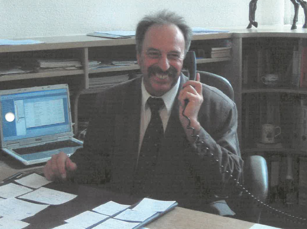 Sohn des Gründers am Telefon